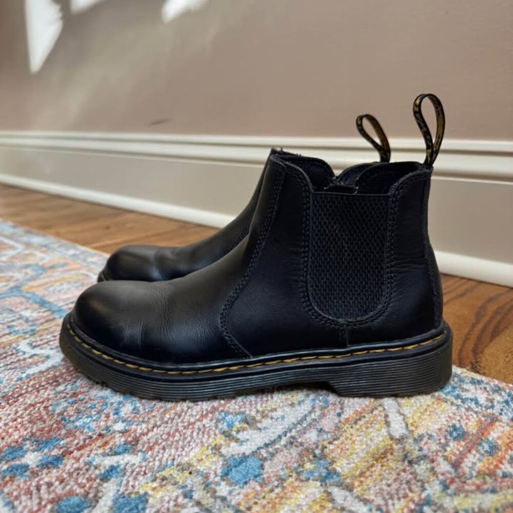 Dr Martens Youth 2976 Chelsea Boot 4Y